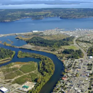 Der Fluss mündet auf Vancouver Island in den Ozean.