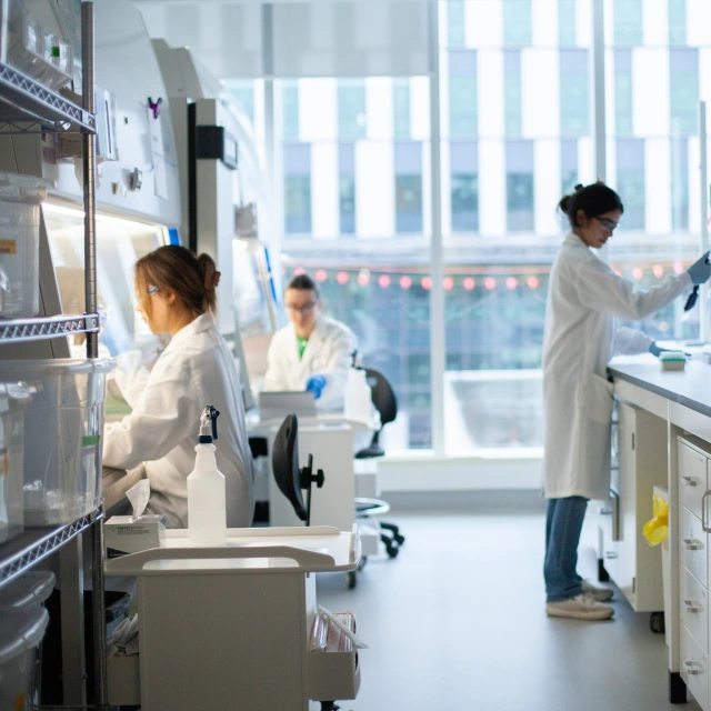 Wissenschaftler in einem Labor bei Aspect Biosystems in Vancouver