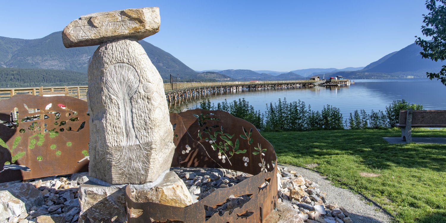 Secwépemc Landmarks Skulptur - Lachsarm